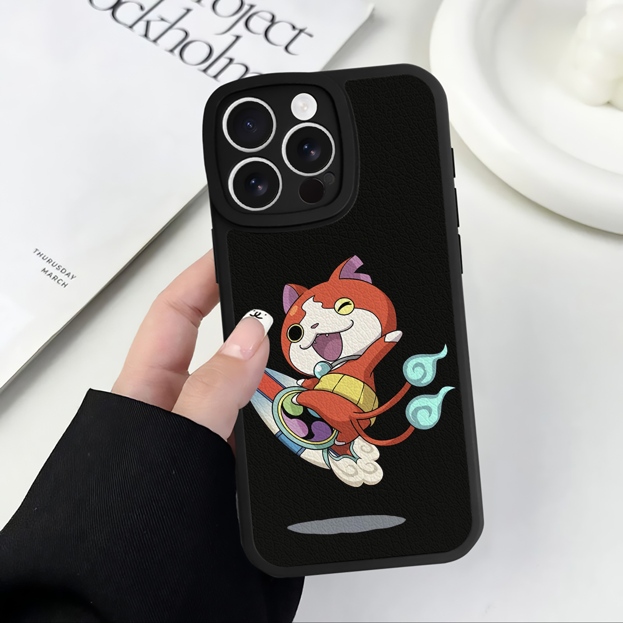 妖怪ウォッチ Yo-kai Watch 【iPhone 16シリーズ対応】シリコンスマホケース（レザー調） 材質：シリコン